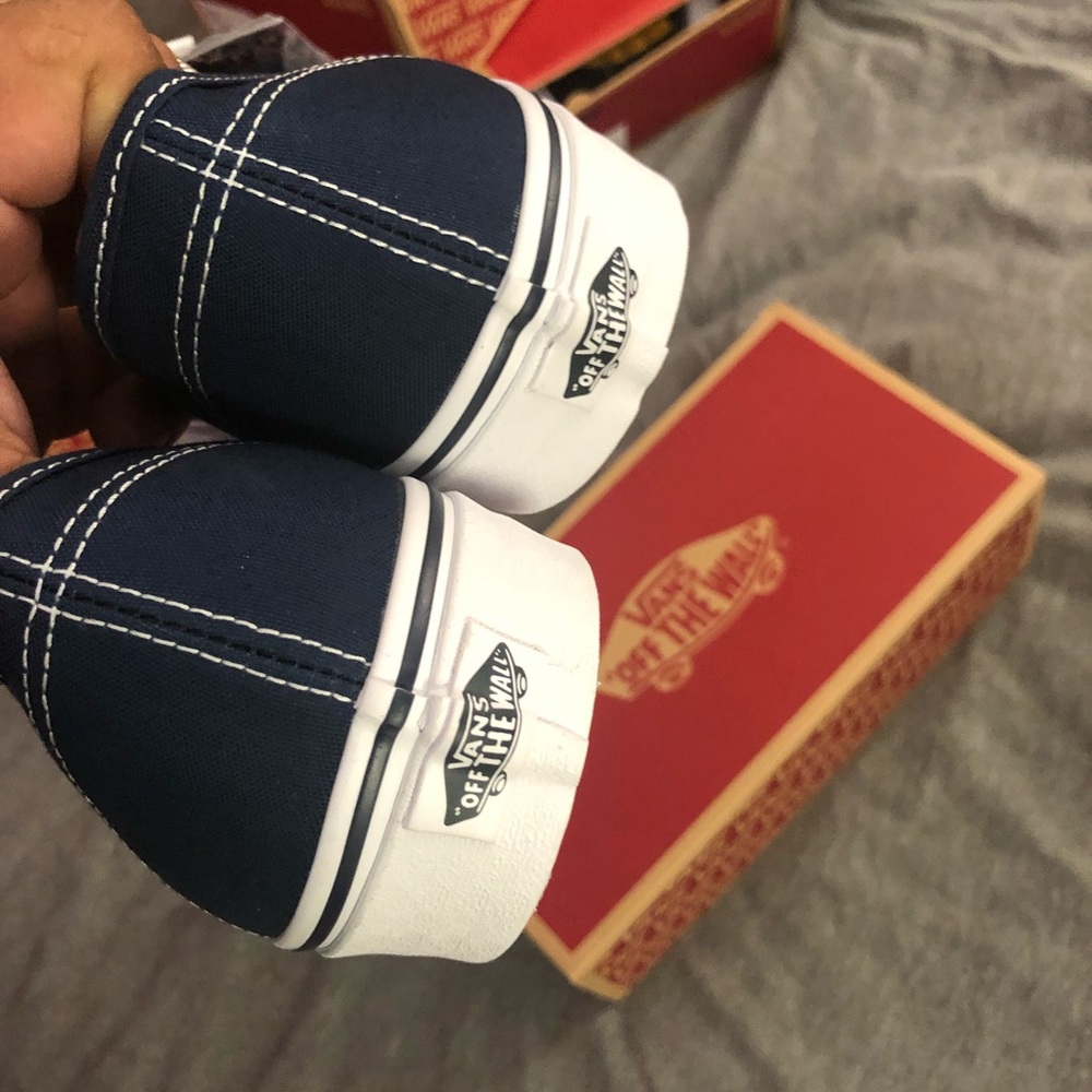 Vans - Picture 4 of 5